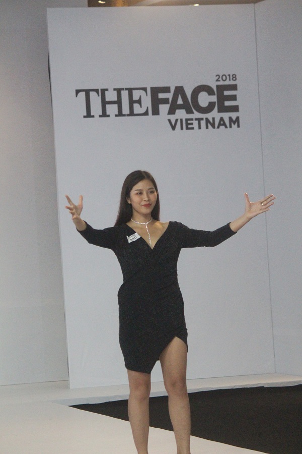 Thánh xéo xắt Nam Trung khiến thí sinh căng thẳng trong buổi casting The Face Thánh xéo xắt Nam Trung khiến thí sinh căng thẳng trong buổi casting The Face
